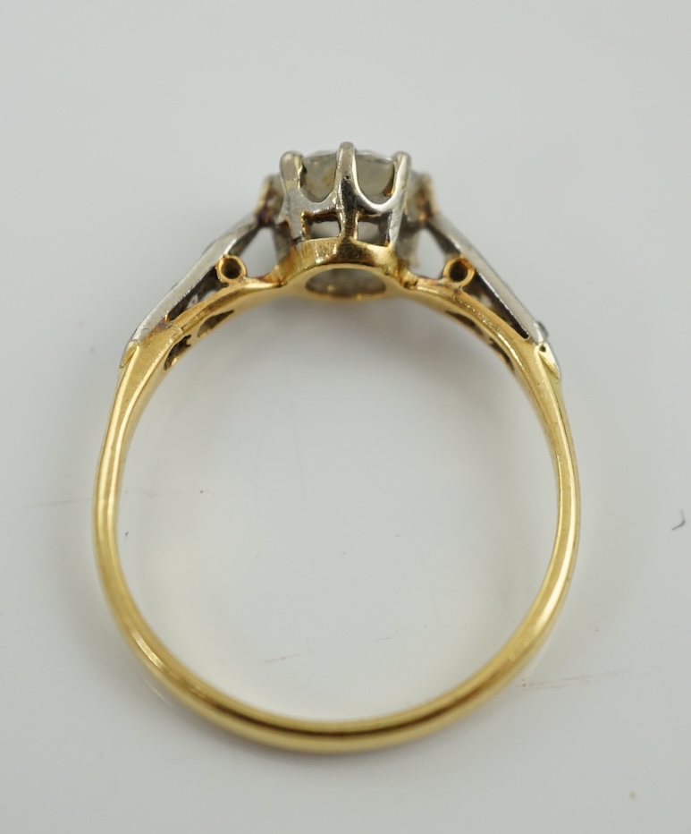 A modern 18ct gold and single stone diamond set ring, with six stone diamond chip set shoulders